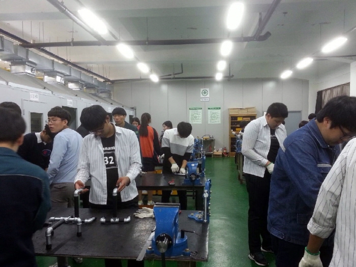 광주공고가 만든 ‘중학생 진로체험터’, 높은 인기에 12월까지 연장 운영