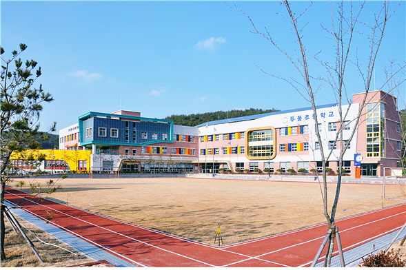 울산 두동초등학교 학교건물 최초 대한민국 녹색건축대전 최우수 건물 현판식