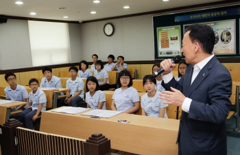 설동호 교육감, 대전둔산중 솔로몬로파크 진로체험 수업 참관