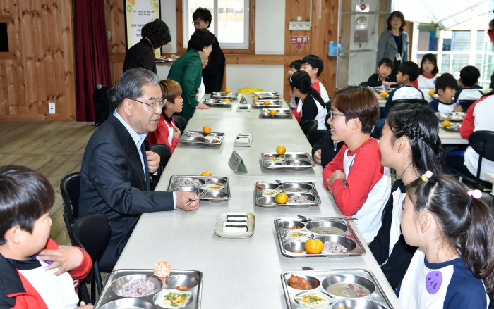 우리 모두 행복하게 사는 세상을 위한 꿈 키우길