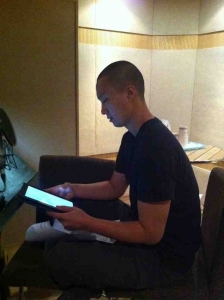 ‘인류멸망보고서’ 박해일, 로봇 목소리 연기 화제