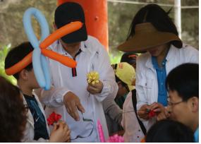 우리 가족 꿈과 희망을 풍선에 담아 둥둥~~ 우리 가족 꿈과 희망을 풍선에 담아 둥둥~~