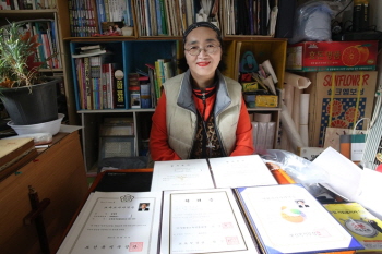 검정고시 합격 후 사회복지사 학위까지, 교육으로 꿈 찾은 60세 송영희 씨