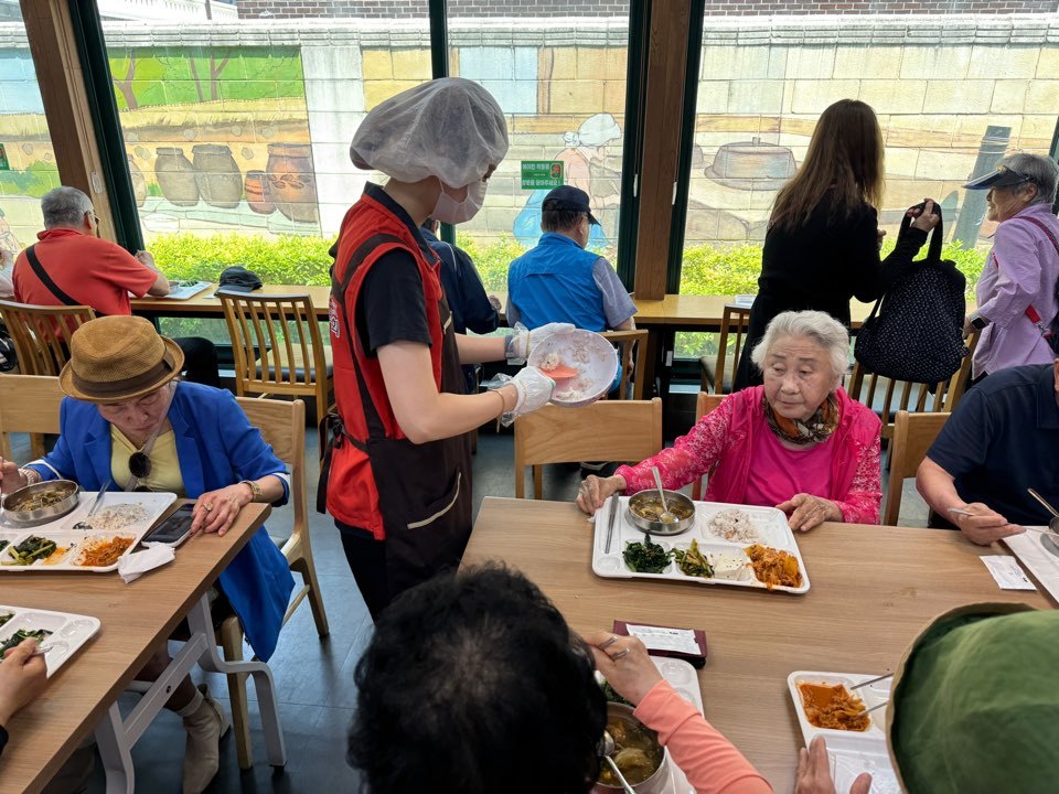 건협 서울동부지부, 중랑노인종합복지관 경로식당 봉사활동 실시