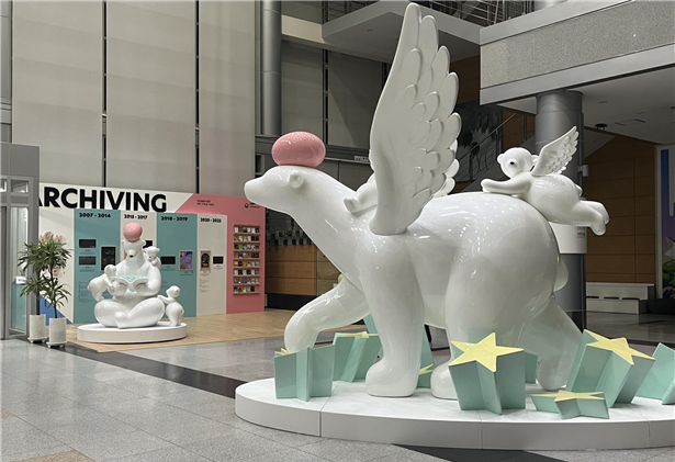 에이알아카이빙전시로비전경.png