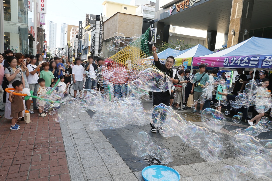 01.3 청원생명축제 D-50, 성안길에서 거리홍보 이벤트 개최_사진.jpg