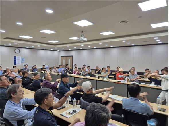 2025년 제1기 전통나눔 할아버지 신규 교육 사진.jpg